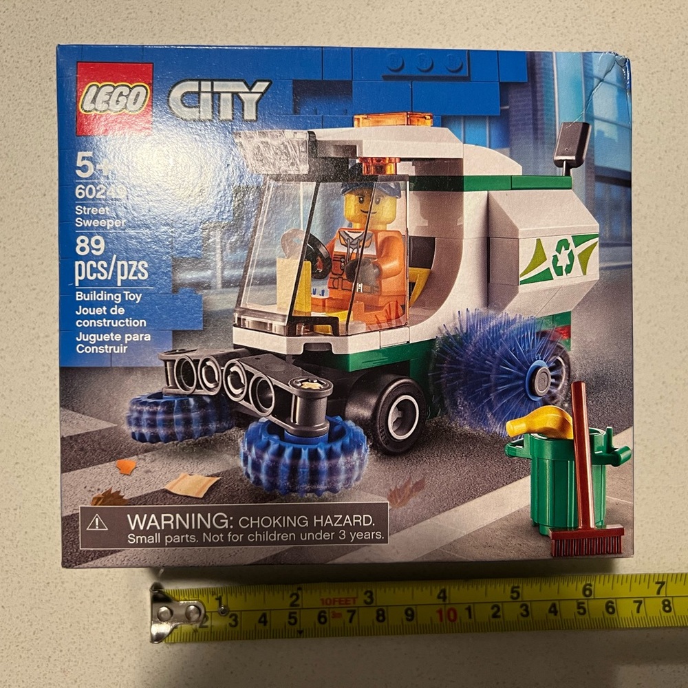 Lego City Street Sweeper 60249 - some box damage